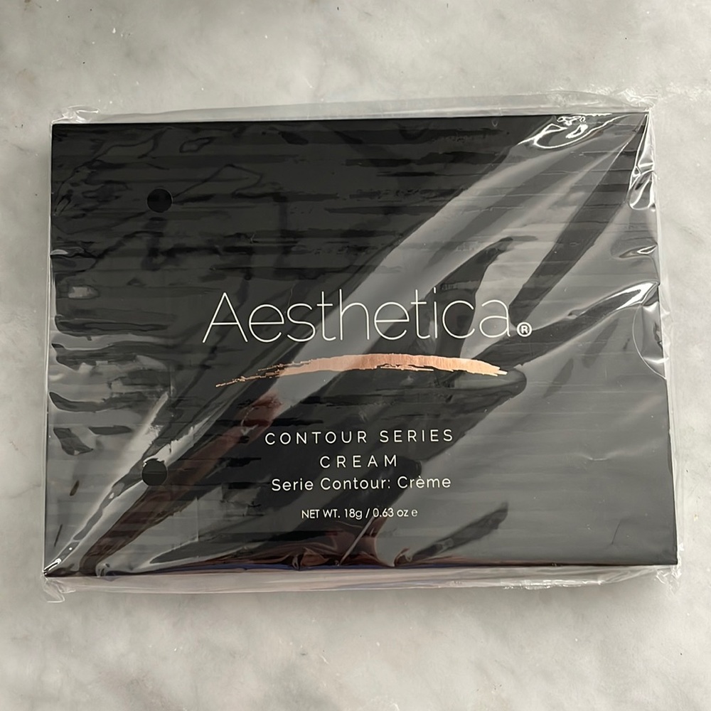 👑 NWT Aesthetica cream contour pallette